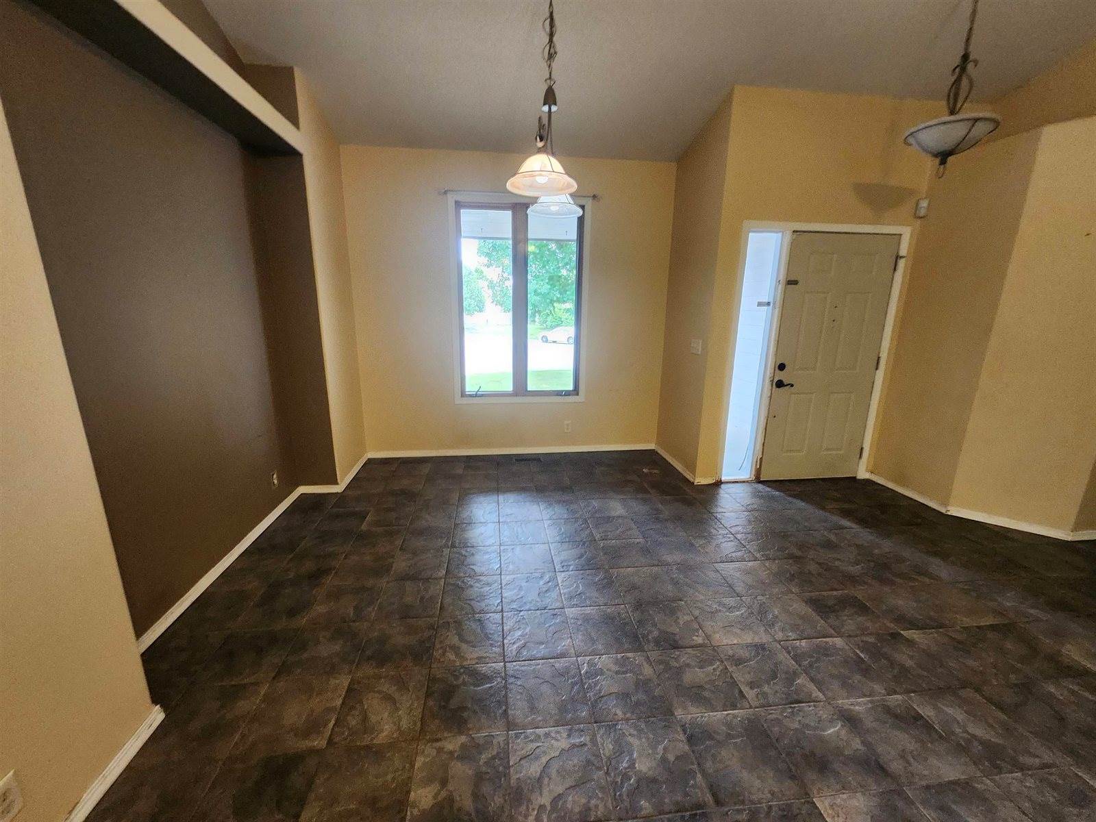 2211 South Glenhurst Ct, Andover, KS 67002