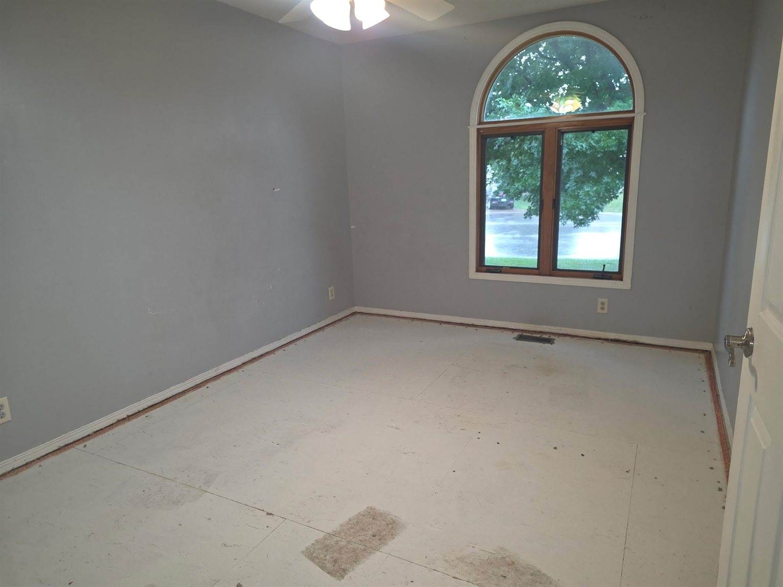 2211 South Glenhurst Ct, Andover, KS 67002