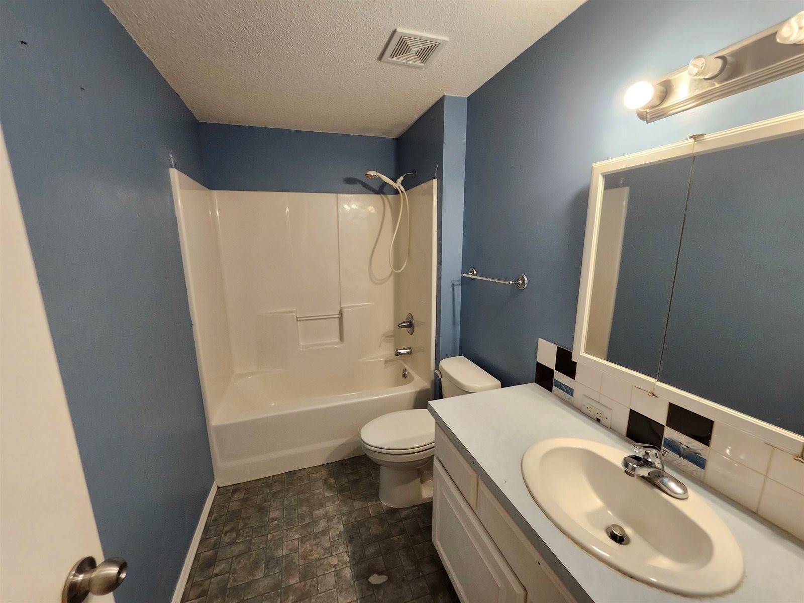 2211 South Glenhurst Ct, Andover, KS 67002