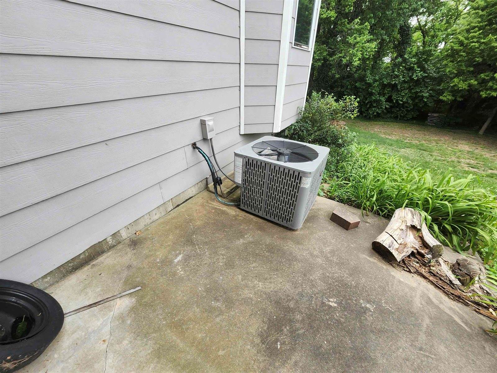 2211 South Glenhurst Ct, Andover, KS 67002