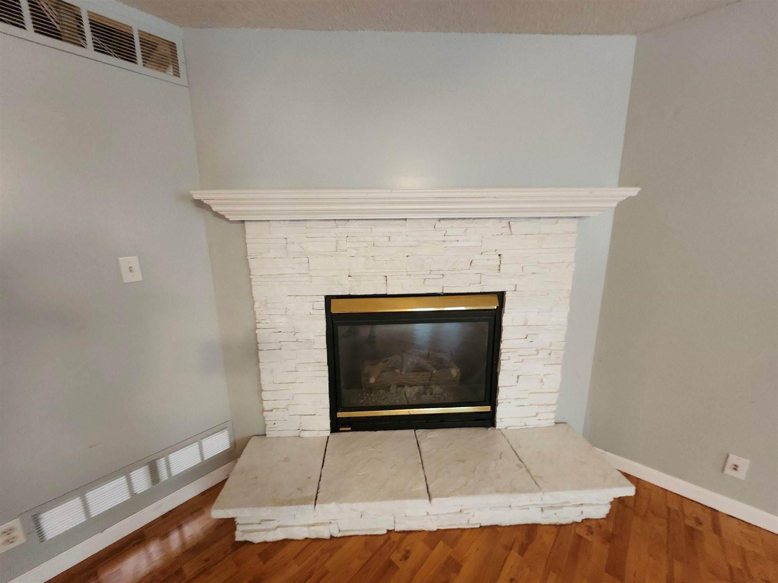 2211 South Glenhurst Ct, Andover, KS 67002