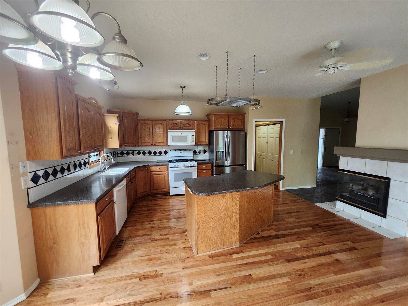 2211 South Glenhurst Ct, Andover, KS 67002
