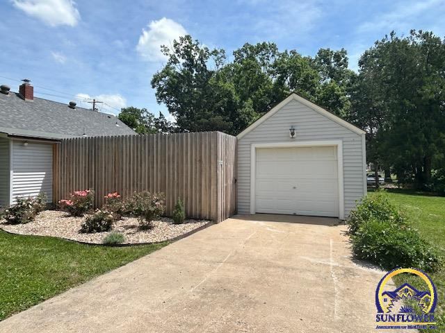 3017 SW 11th ST, Topeka, KS 66604