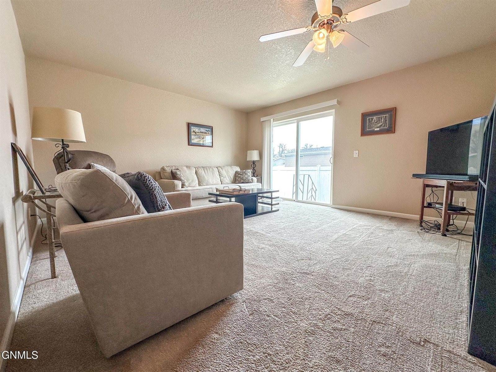 1613 Deerfield Road SE, Mandan, ND 58554