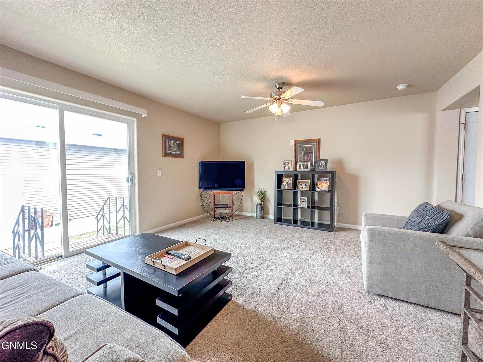 1613 Deerfield Road SE, Mandan, ND 58554