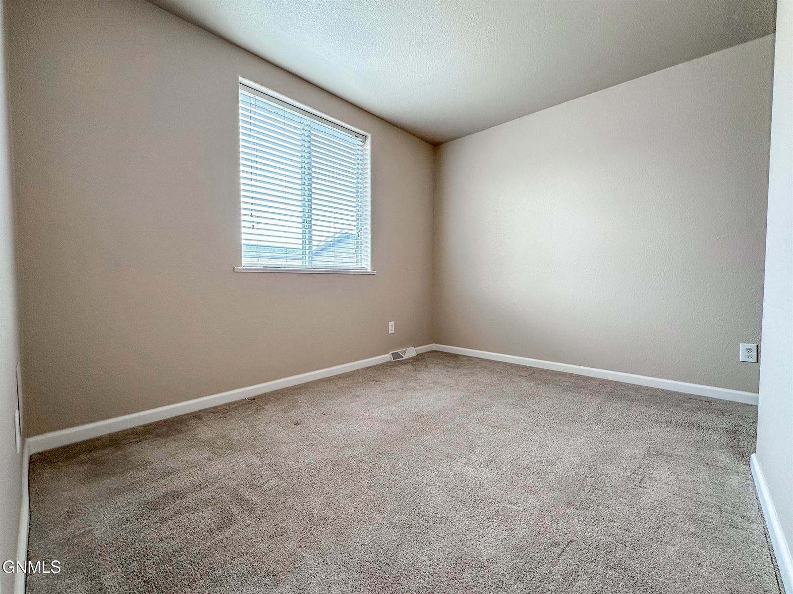 1613 Deerfield Road SE, Mandan, ND 58554