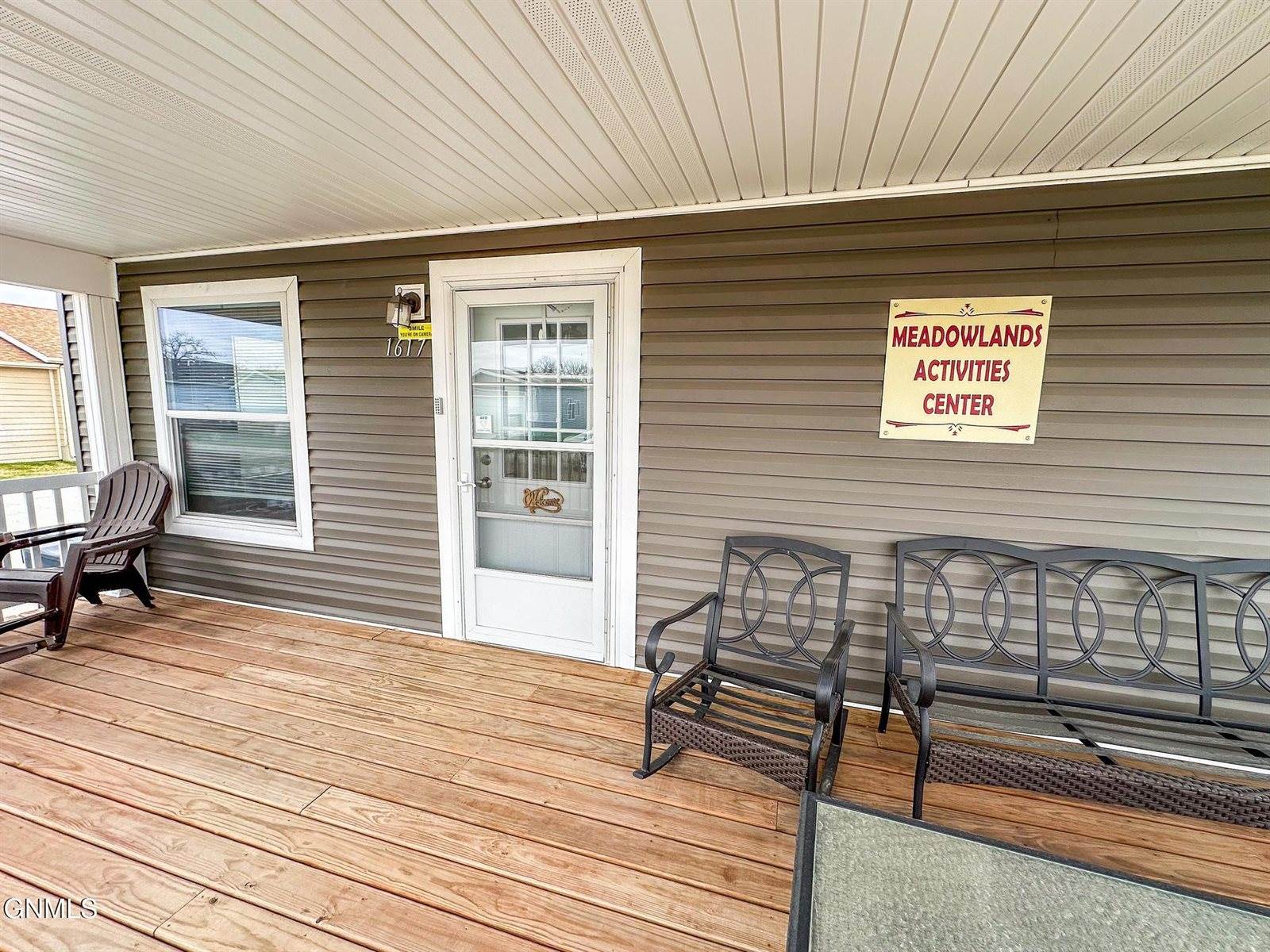 1613 Deerfield Road SE, Mandan, ND 58554