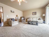 1613 Deerfield Road SE, Mandan, ND 58554