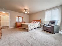 1613 Deerfield Road SE, Mandan, ND 58554