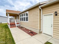 1613 Deerfield Road SE, Mandan, ND 58554