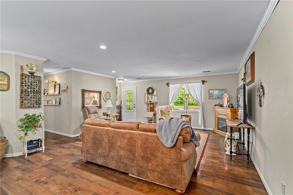 303 West Maple Street, Archie, MO 64725