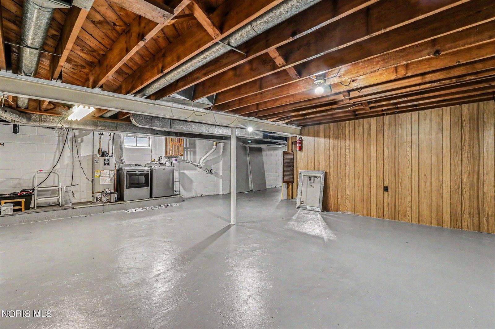 2120 Mathews Road, Northwood, OH 43619