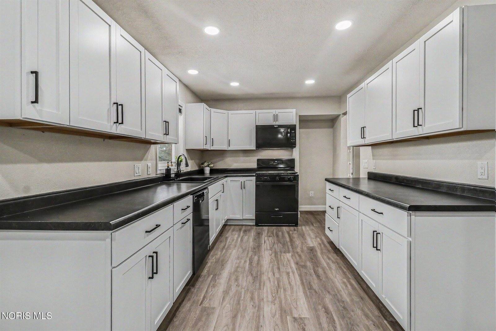 2120 Mathews Road, Northwood, OH 43619