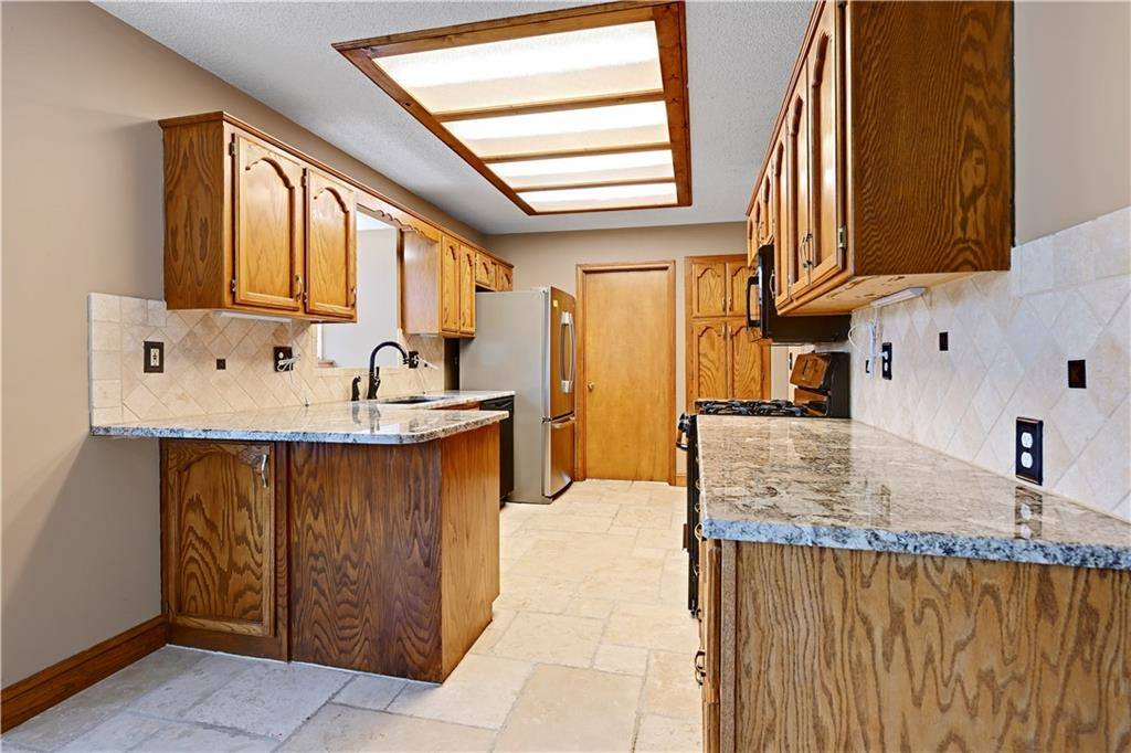 1200 NE Colleen Drive, Lee's Summit, MO 64086