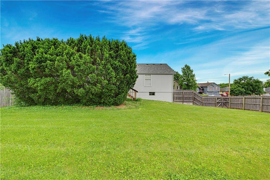 1200 NE Colleen Drive, Lee's Summit, MO 64086