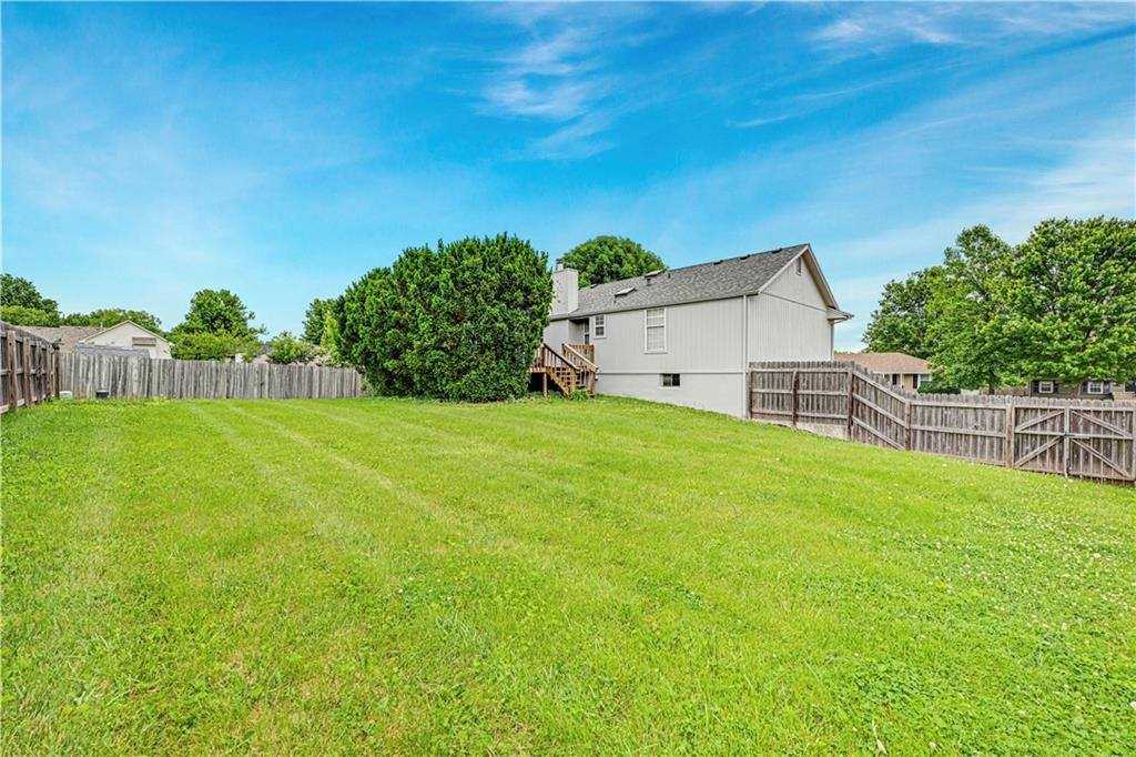 1200 NE Colleen Drive, Lee's Summit, MO 64086