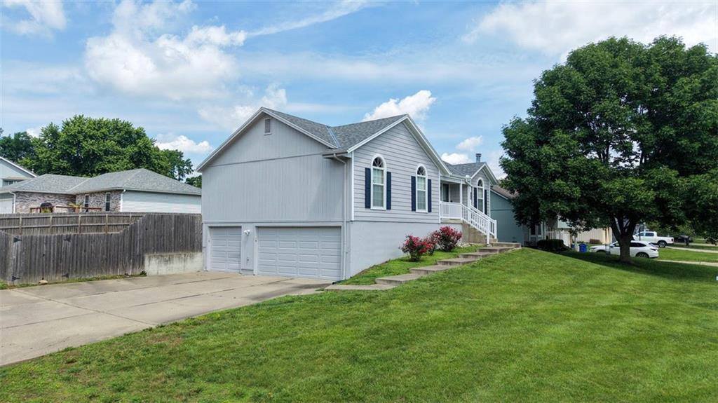 1200 NE Colleen Drive, Lee's Summit, MO 64086
