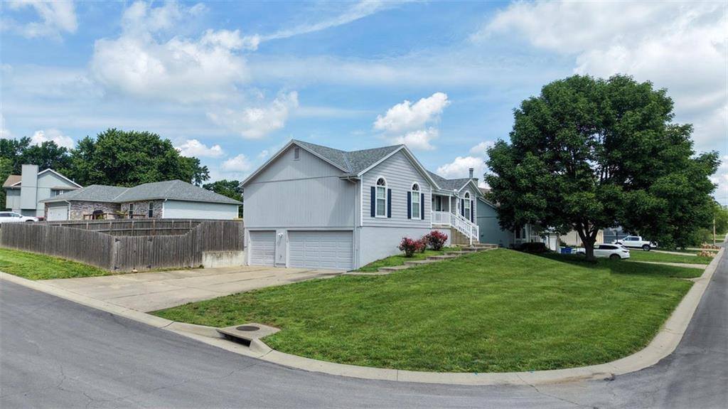 1200 NE Colleen Drive, Lee's Summit, MO 64086