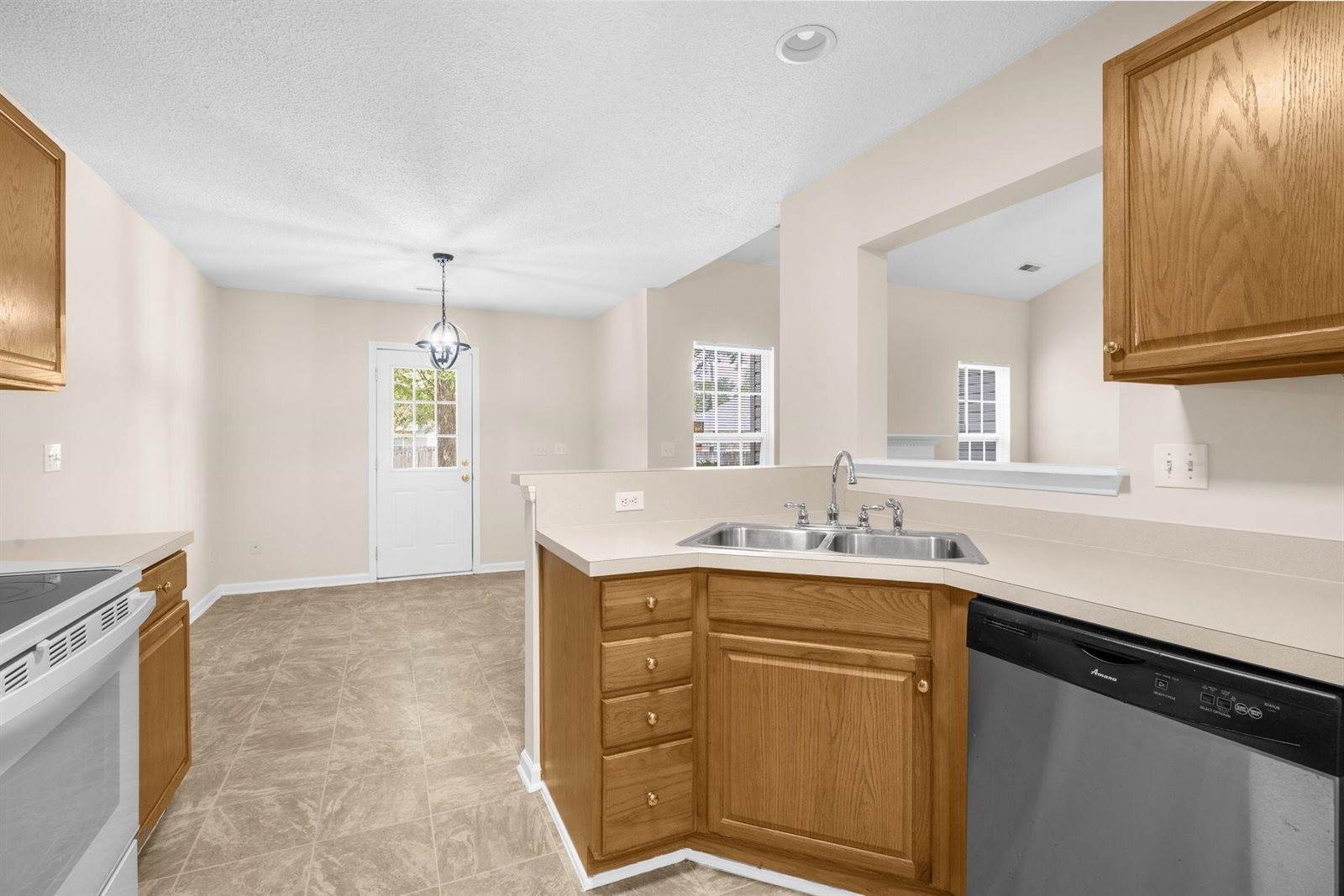 1311 Lantern Road, Summerville, SC 29486