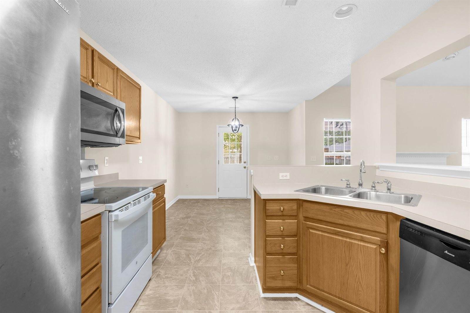 1311 Lantern Road, Summerville, SC 29486