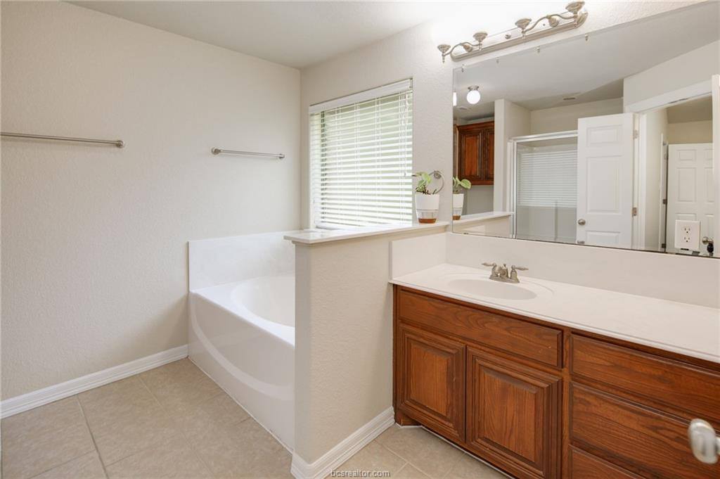 2481 Newark Circle, College Station, TX 77845