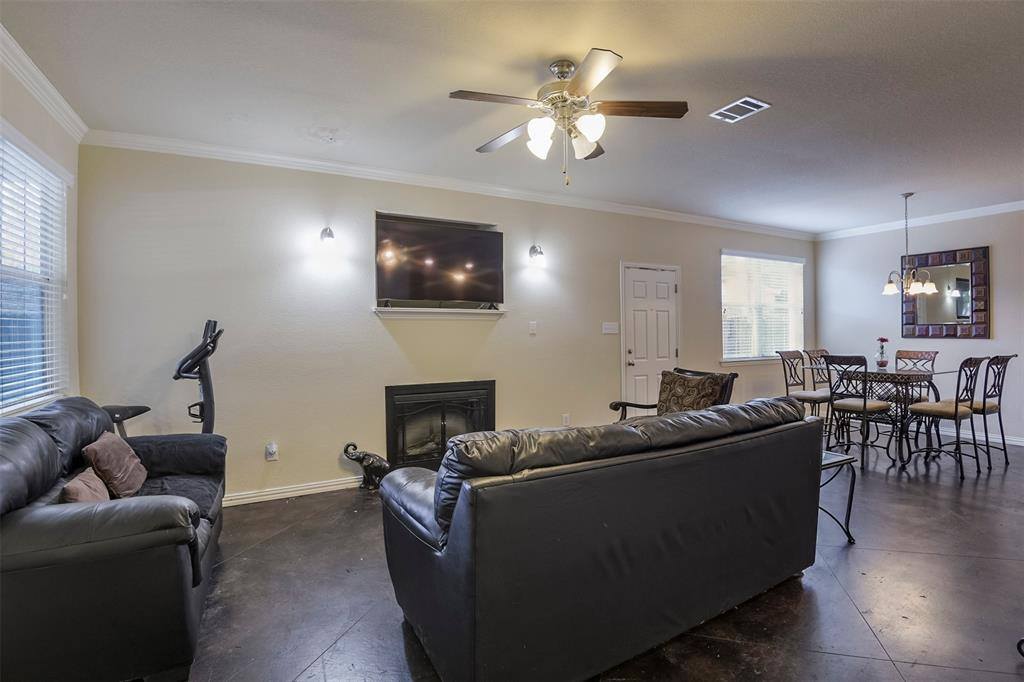 714 North Center Street, Arlington, TX 76011