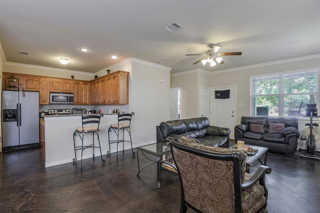 714 North Center Street, Arlington, TX 76011