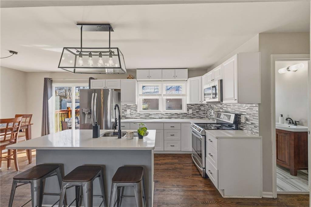 13621 West 90th Place, Lenexa, KS 66206
