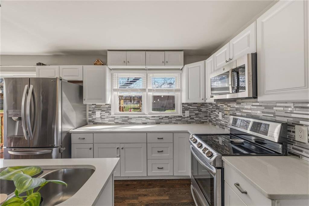 13621 West 90th Place, Lenexa, KS 66206