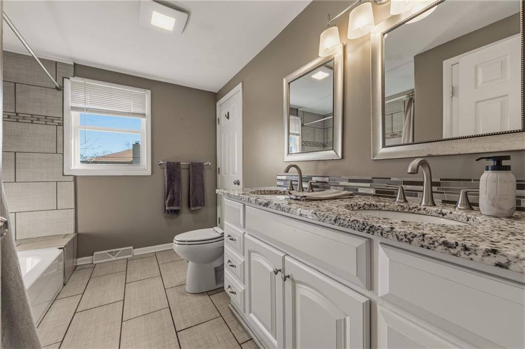 13621 West 90th Place, Lenexa, KS 66206