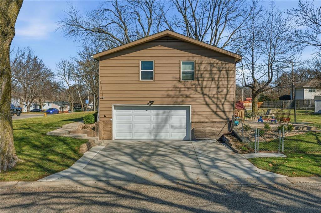 13621 West 90th Place, Lenexa, KS 66206