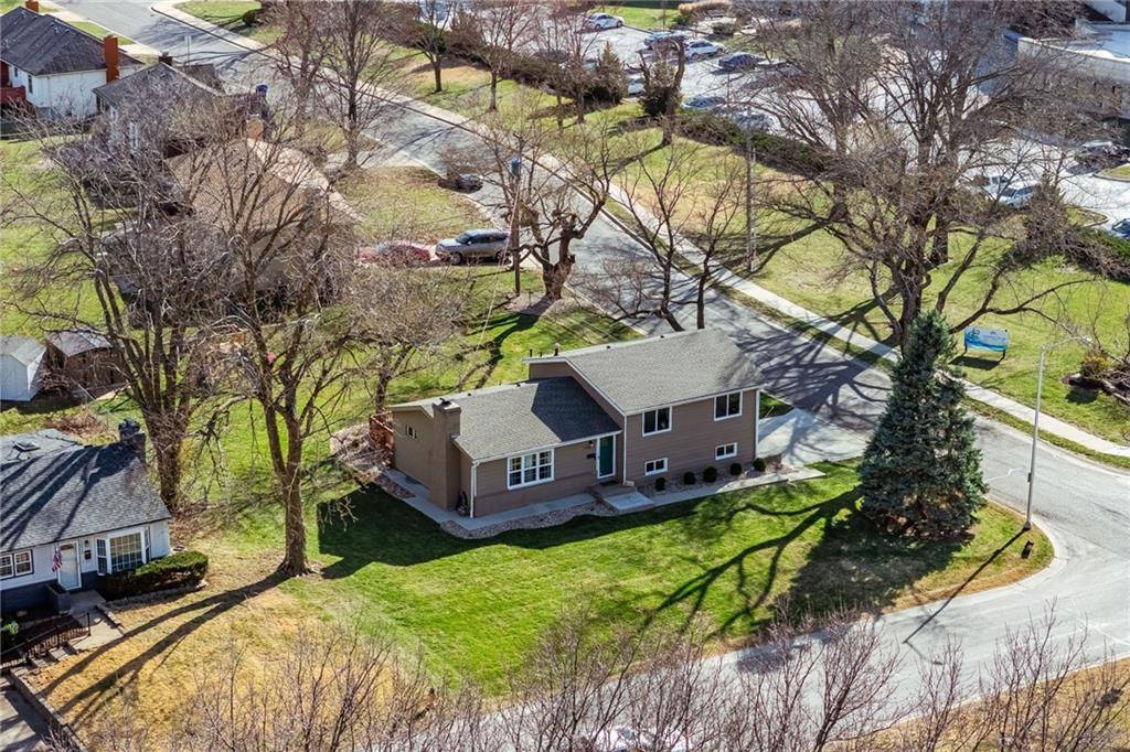 13621 West 90th Place, Lenexa, KS 66206