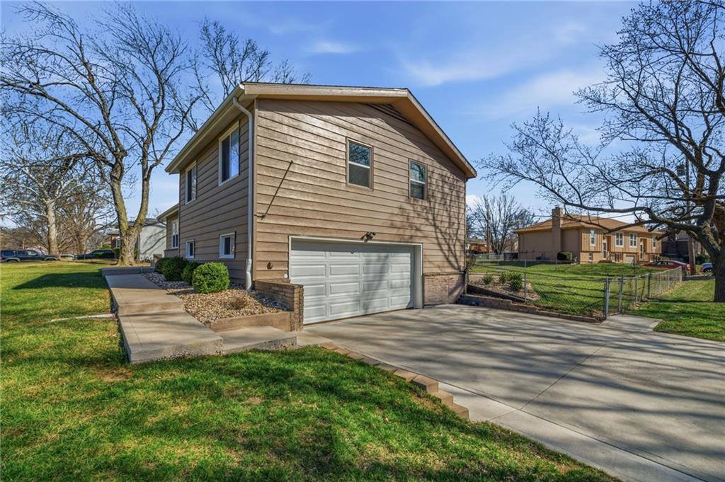 13621 West 90th Place, Lenexa, KS 66206