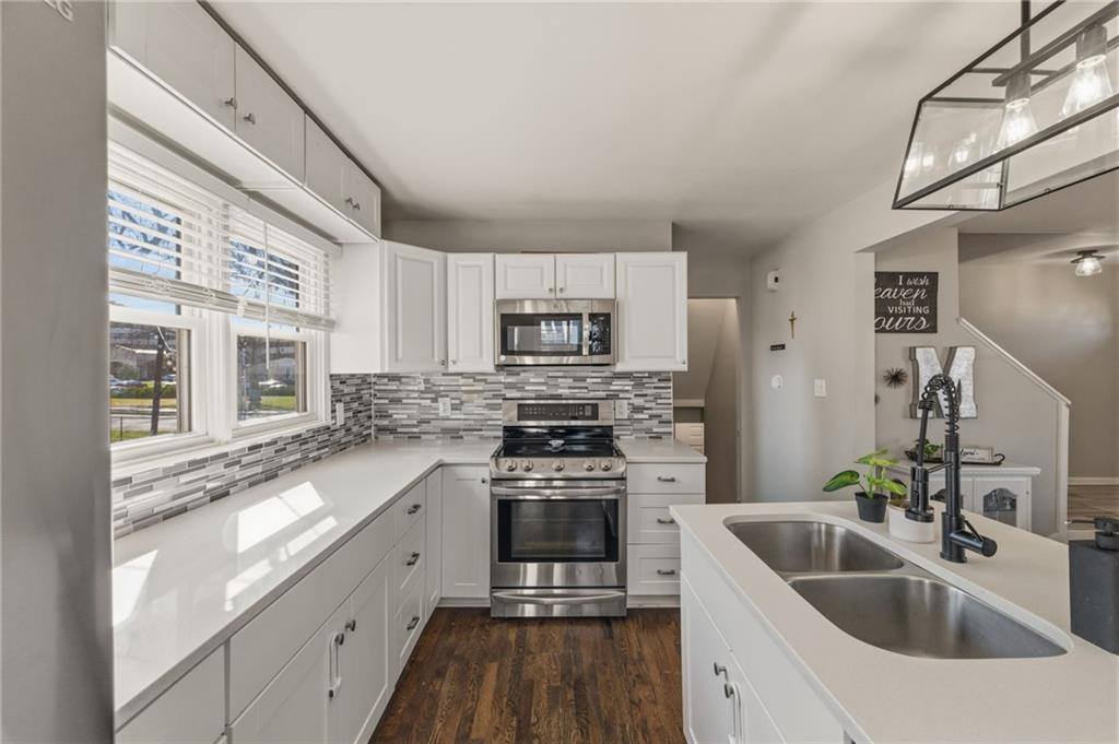 13621 West 90th Place, Lenexa, KS 66206