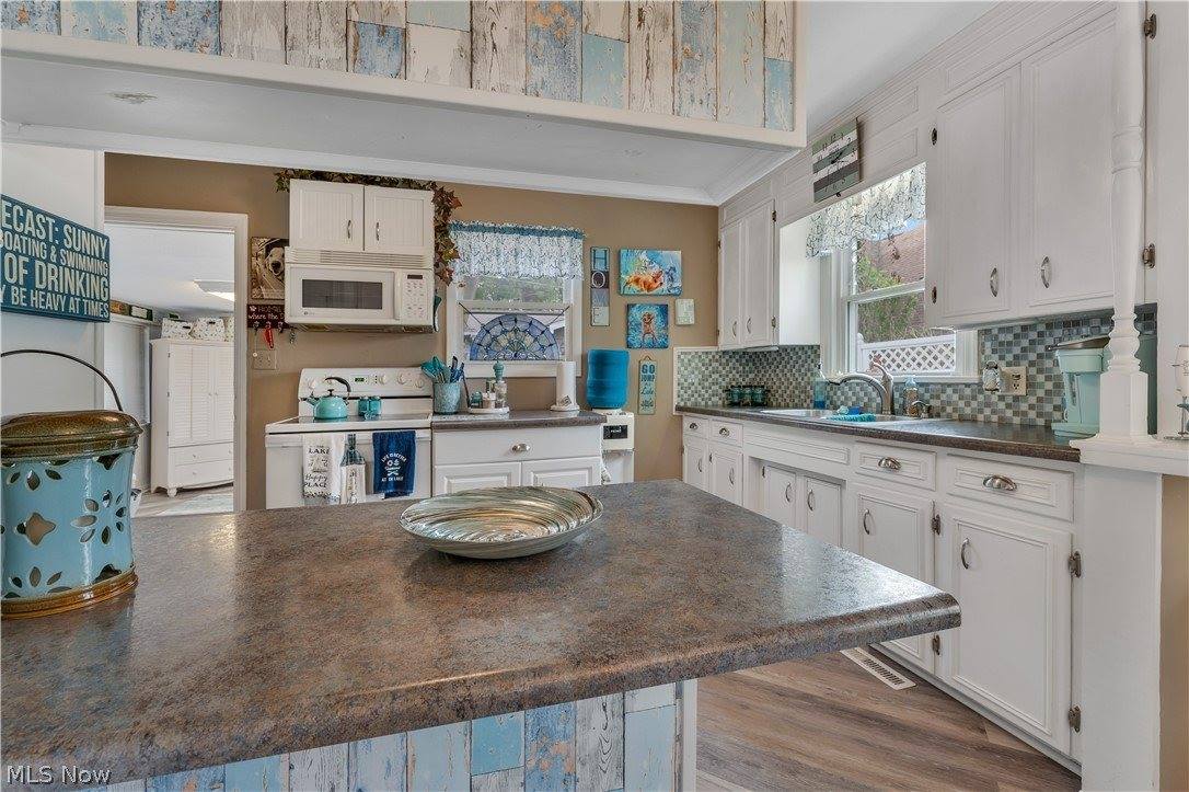 27233 Lake Point Drive, Beloit, OH 44609