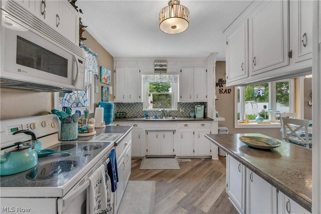 27233 Lake Point Drive, Beloit, OH 44609