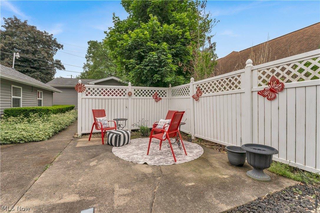 27233 Lake Point Drive, Beloit, OH 44609