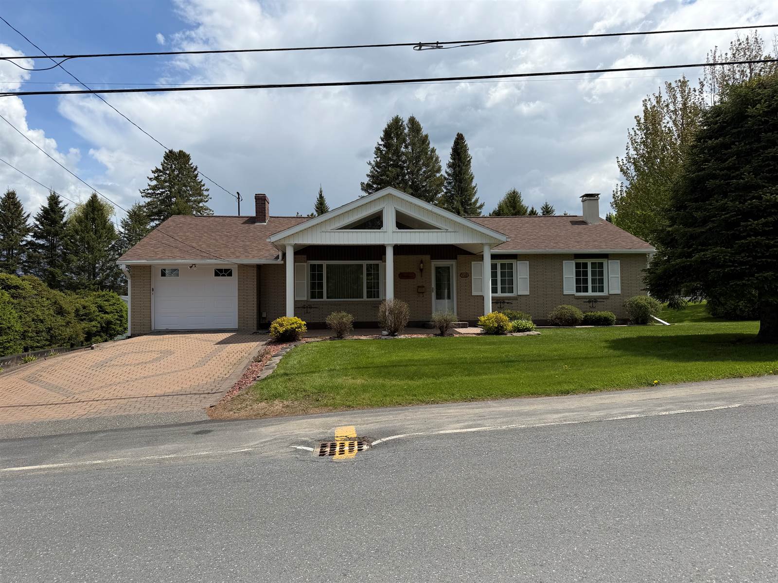 150 19th Ave, Madawaska, ME 04756