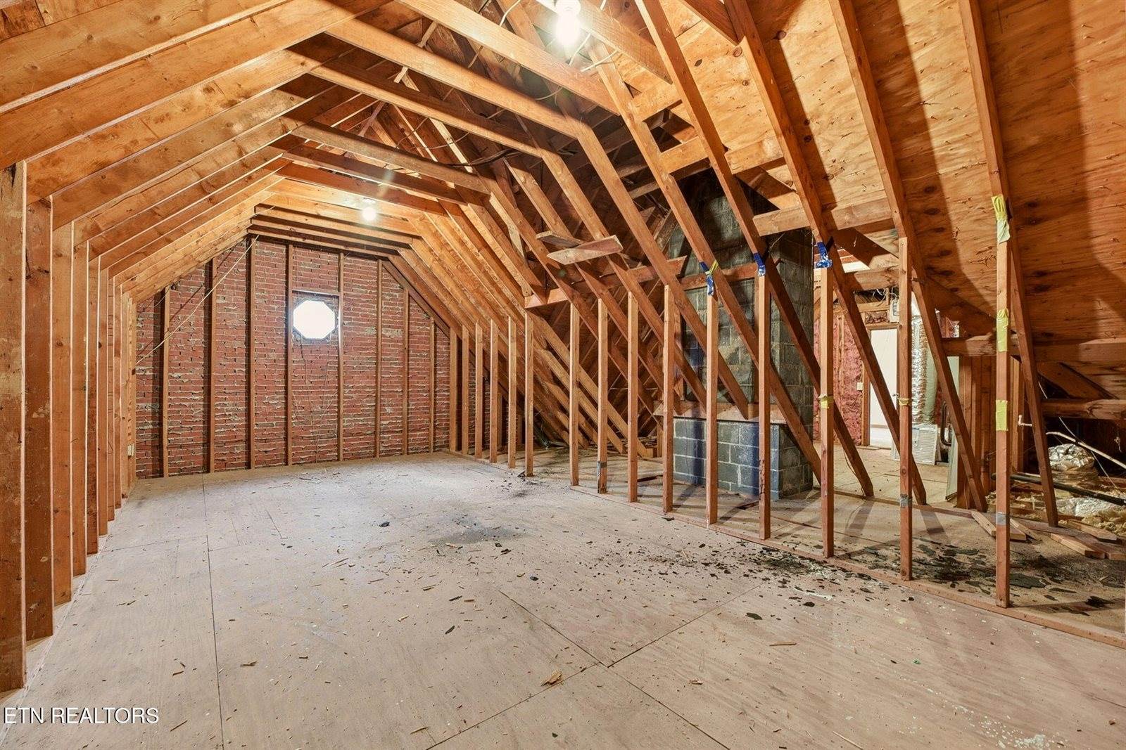 207 Strader Rd, Powell, TN 37849