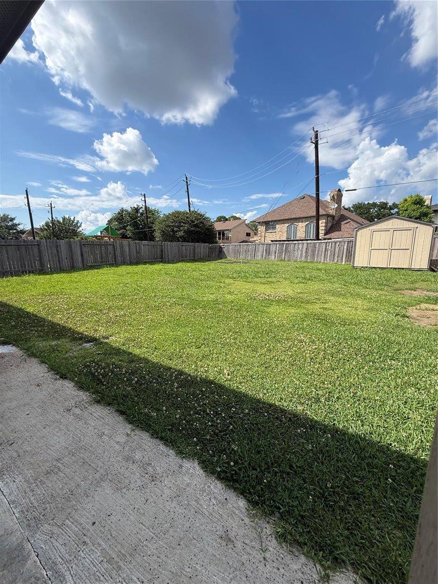 3042 Specklebelly Drive, Baytown, TX 77521