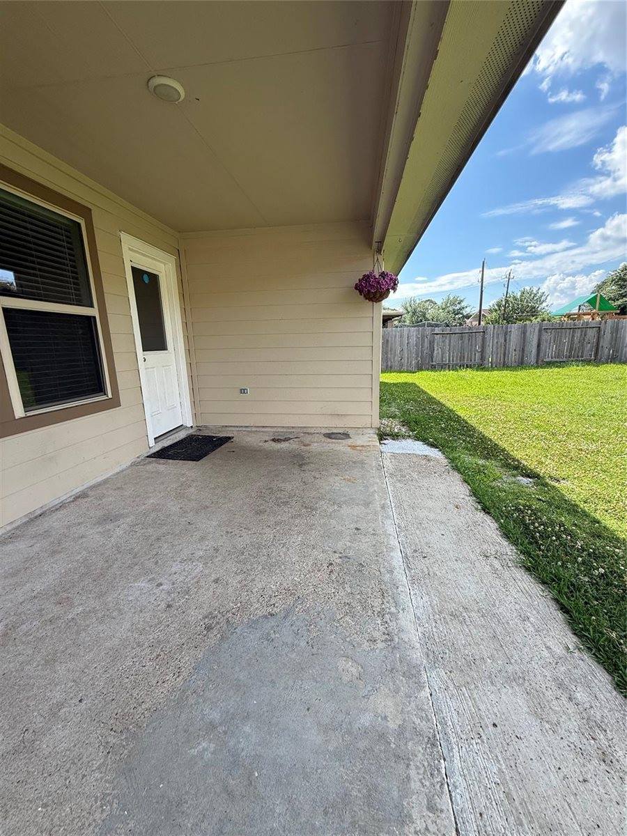 3042 Specklebelly Drive, Baytown, TX 77521