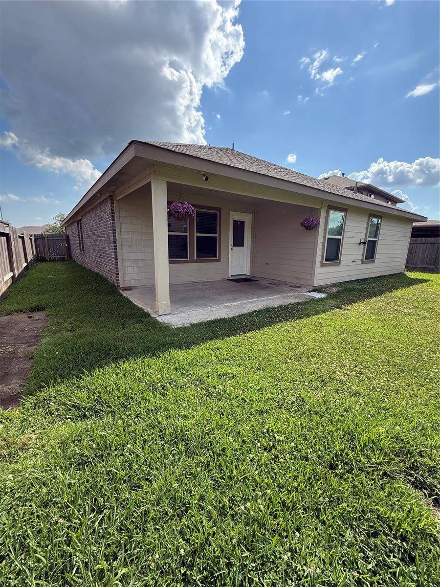 3042 Specklebelly Drive, Baytown, TX 77521