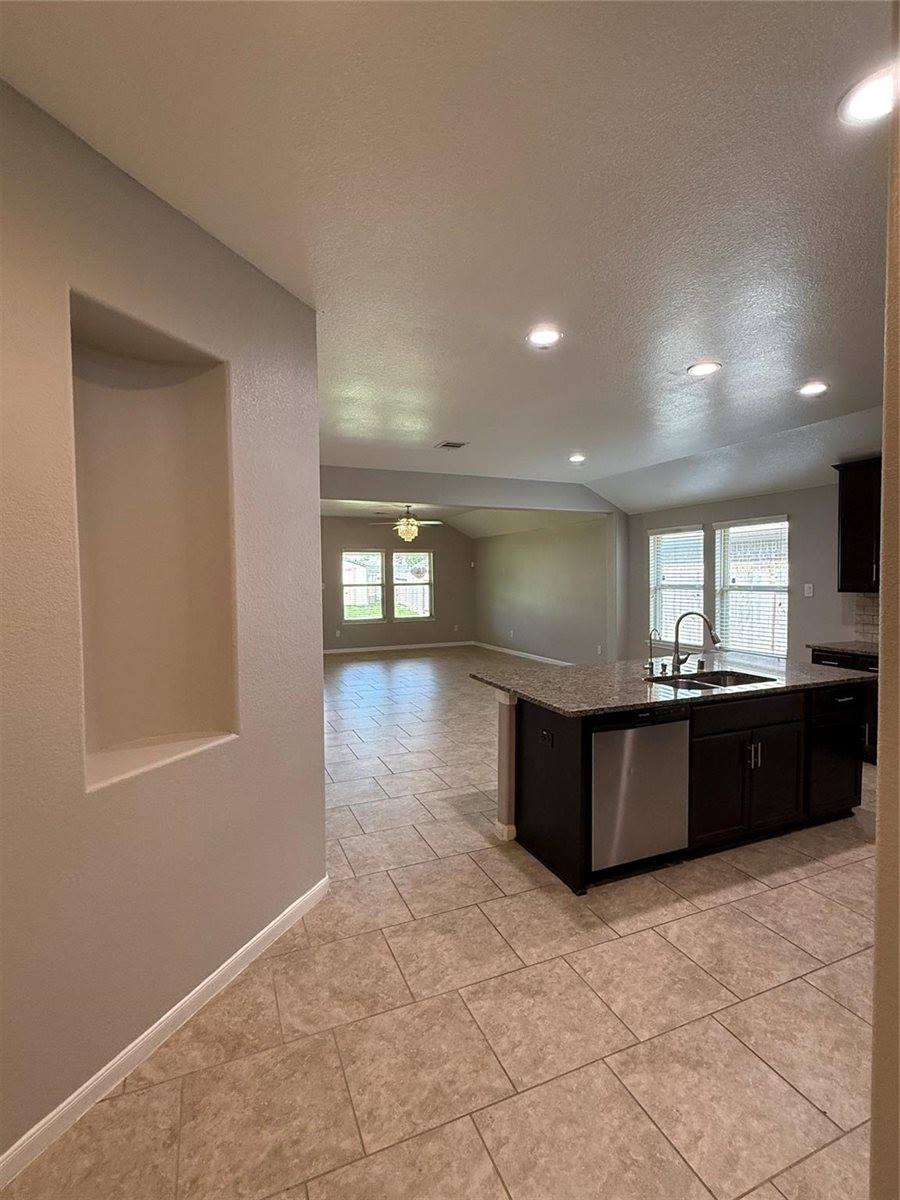 3042 Specklebelly Drive, Baytown, TX 77521