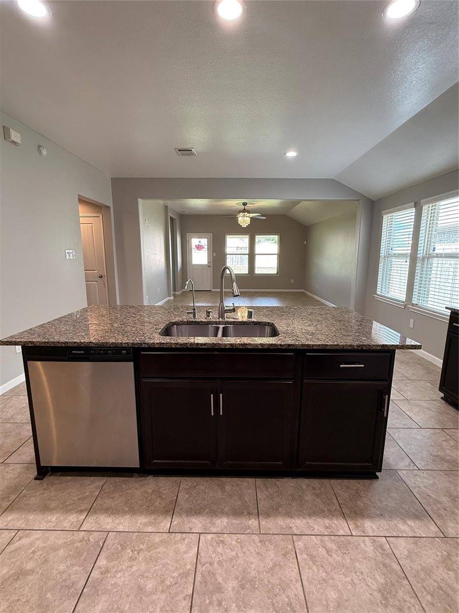 3042 Specklebelly Drive, Baytown, TX 77521