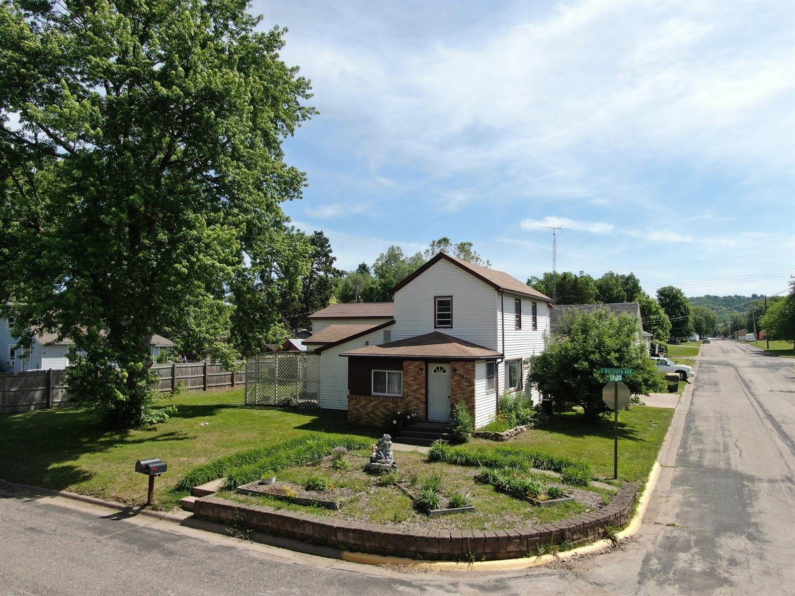 1222 South Wacouta Ave, Prairie Du Chien, WI 53821
