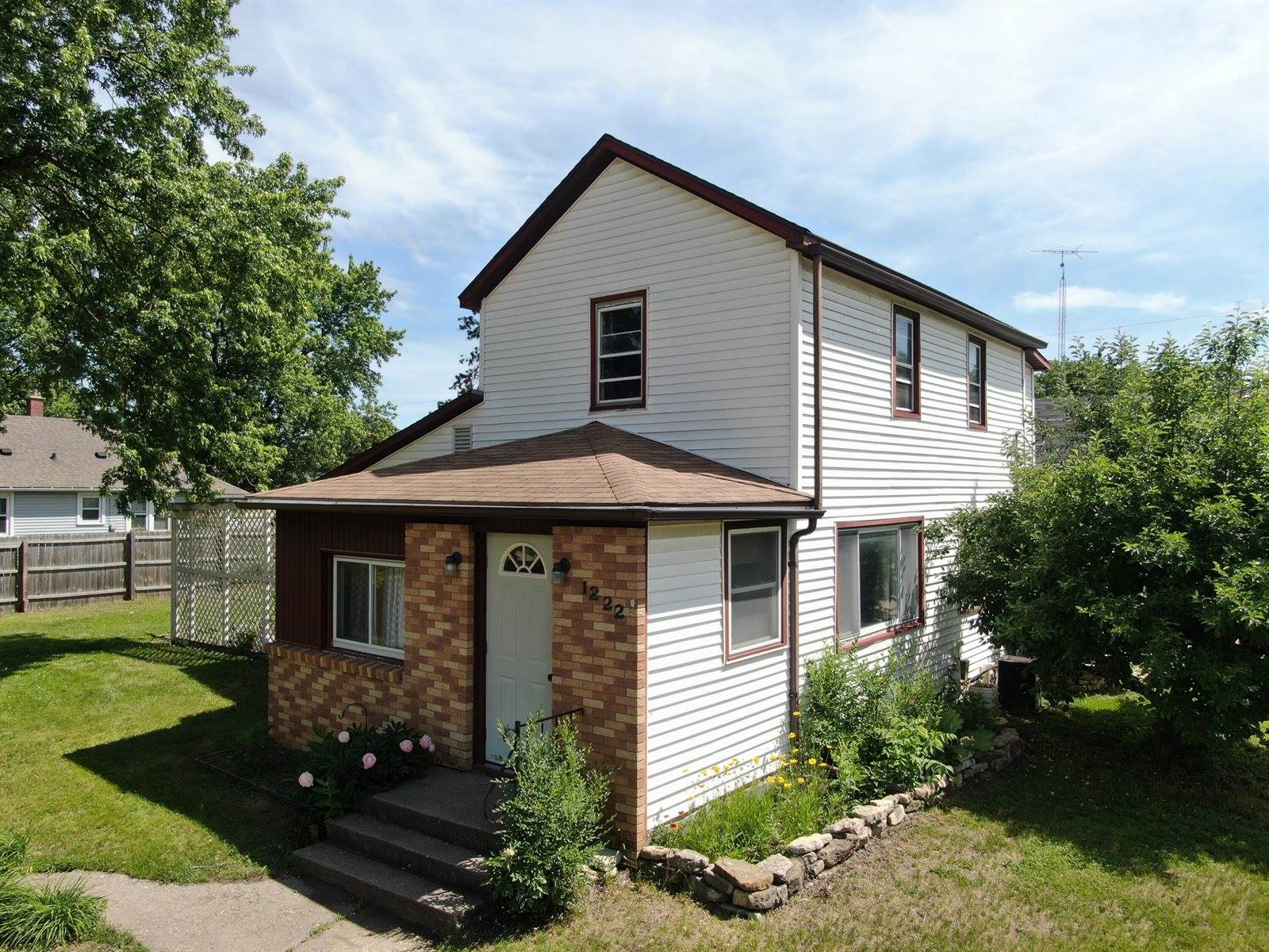1222 South Wacouta Ave, Prairie Du Chien, WI 53821