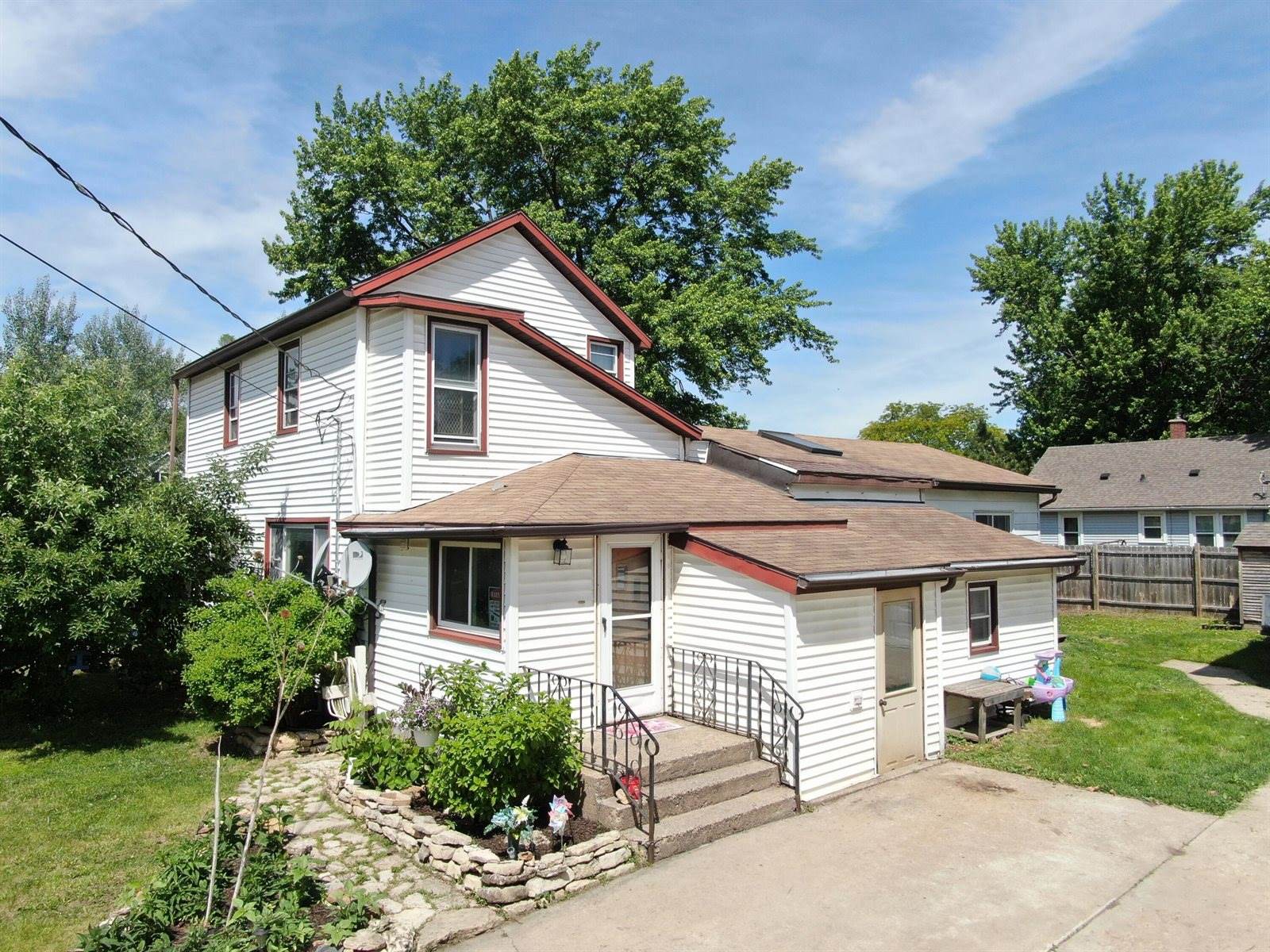 1222 South Wacouta Ave, Prairie Du Chien, WI 53821