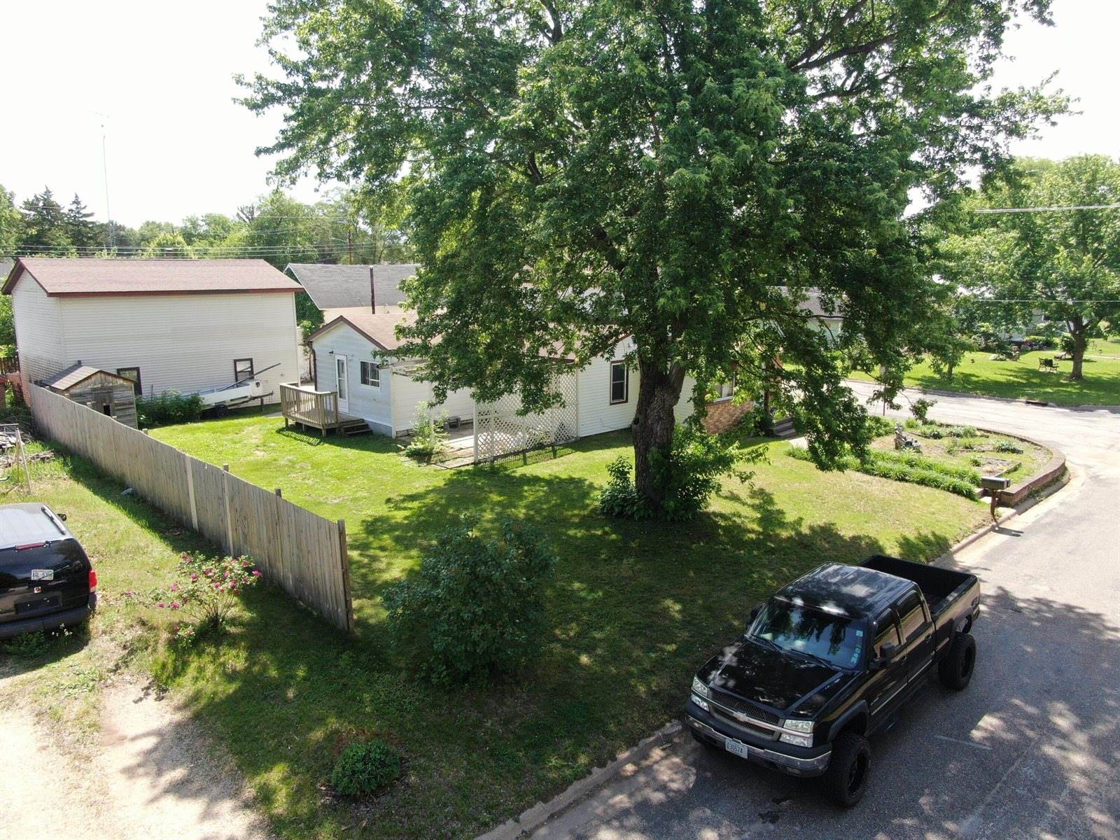 1222 South Wacouta Ave, Prairie Du Chien, WI 53821