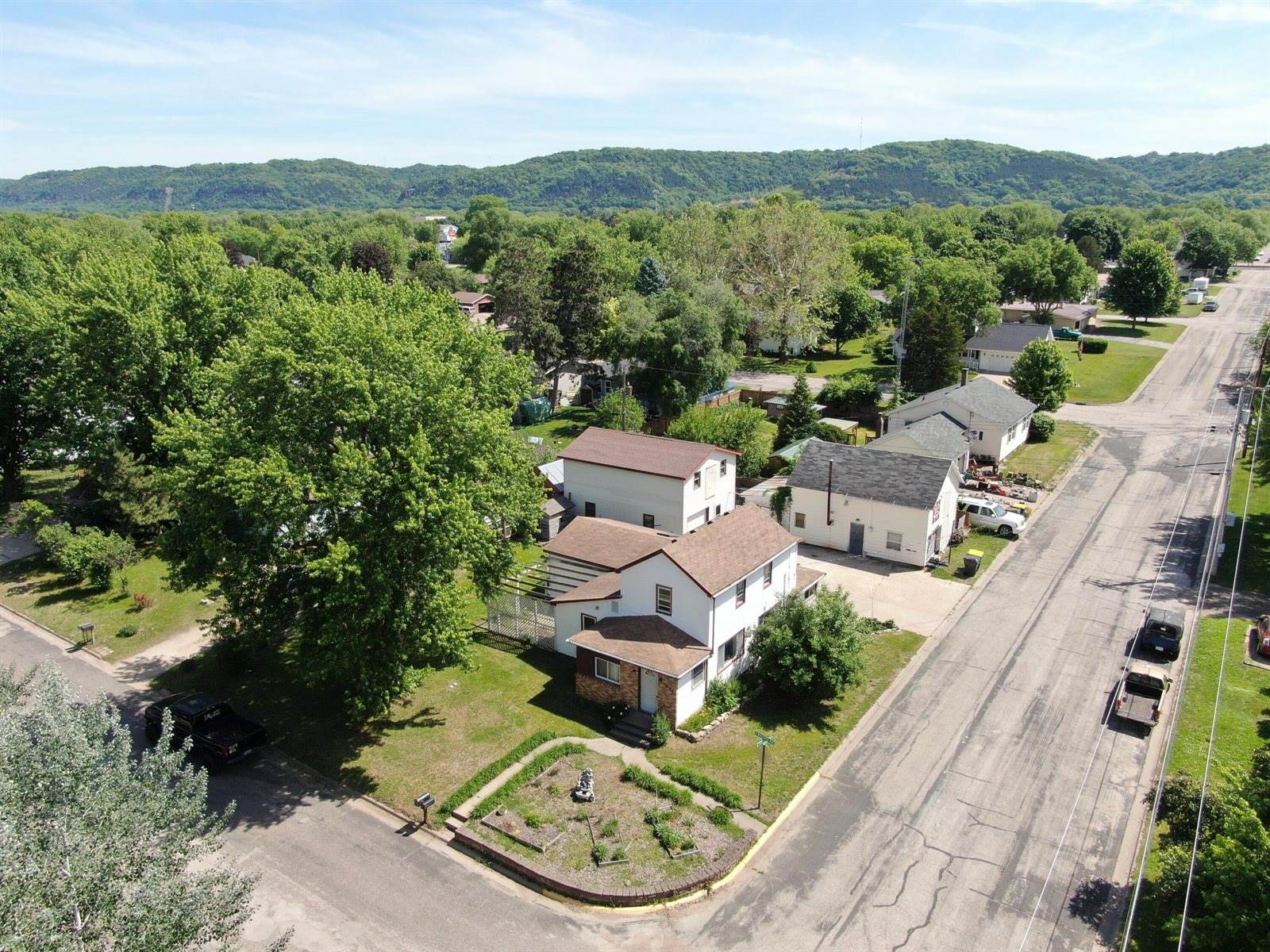1222 South Wacouta Ave, Prairie Du Chien, WI 53821
