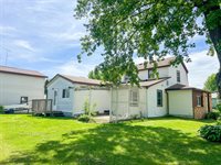 1222 South Wacouta Ave, Prairie Du Chien, WI 53821